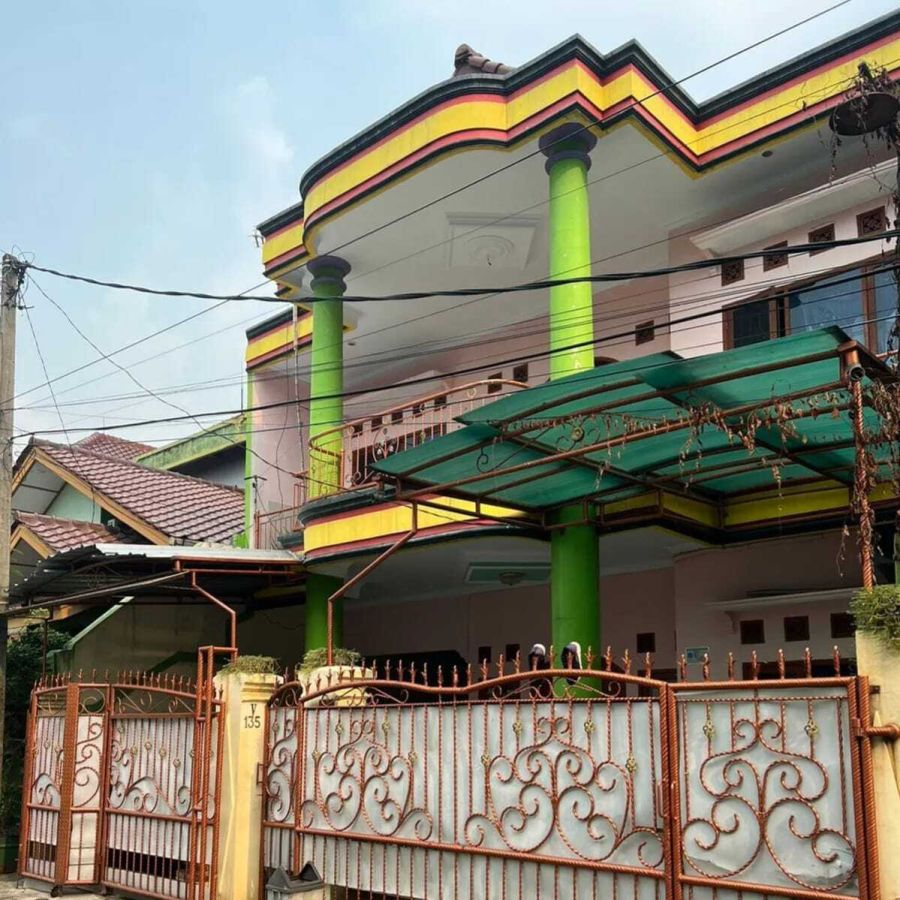 Rumah Mewah Dua Lantai di Area Kalisari Harga Terjun Bebas