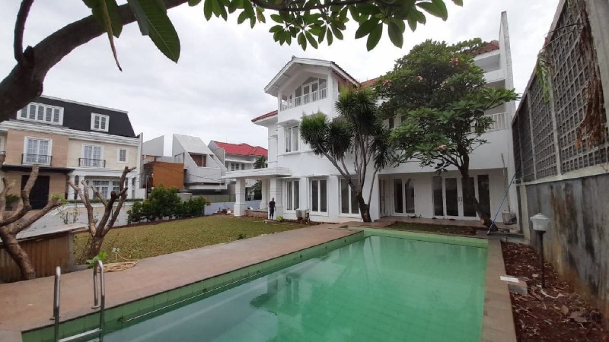 Rent House with Swimming Pool in Cipete Jakarta Selatan