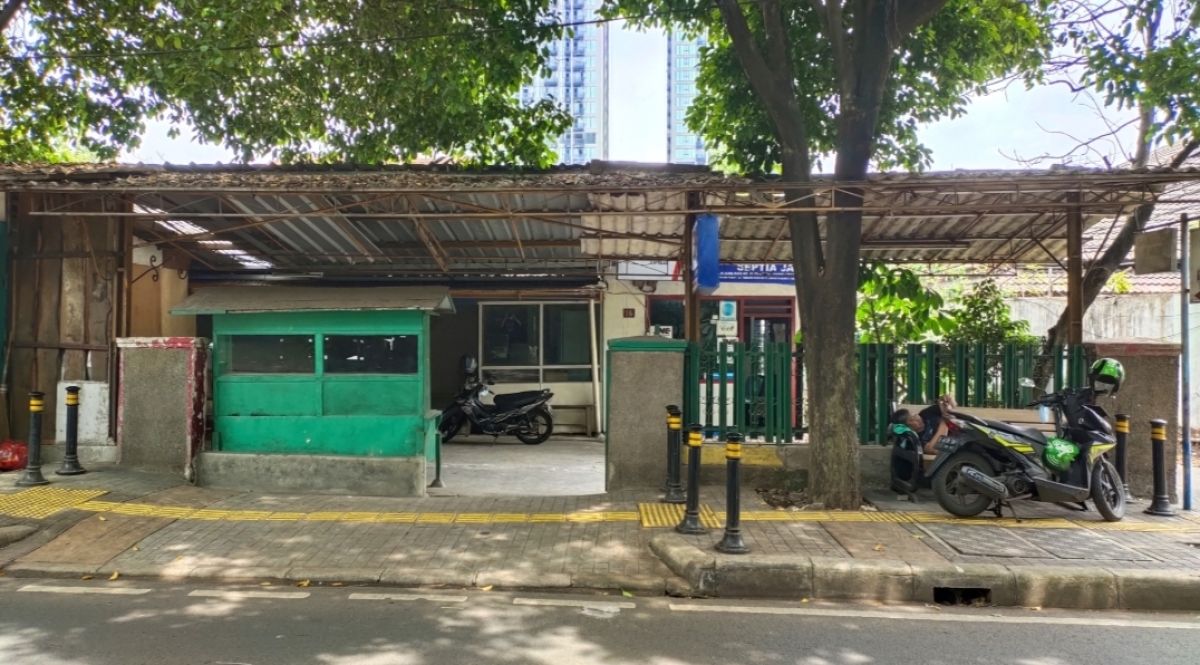 Rumah buat kantor atau usaha di Cilandak, pinggir jalan raya