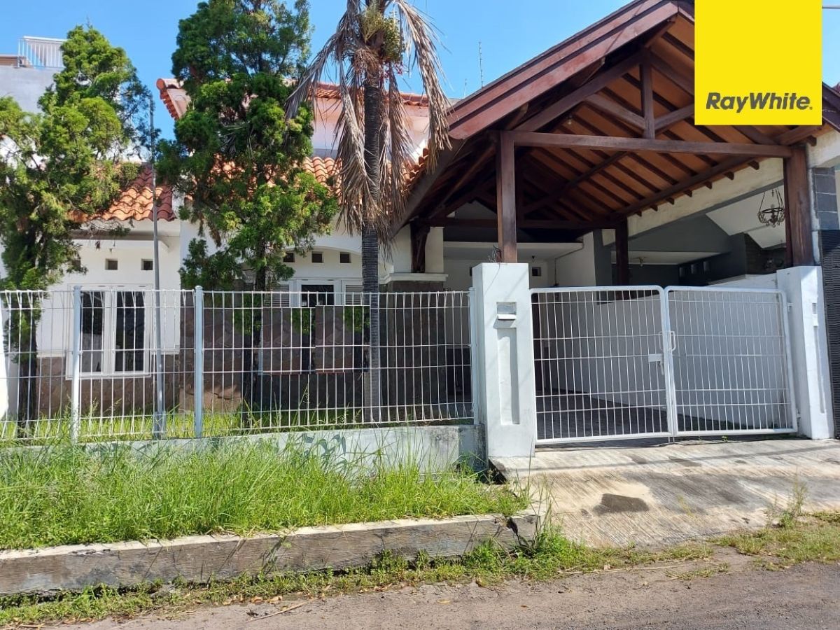 Disewakan Rumah Lokasi di Jl. Nginden Intan Barat, Surabaya
