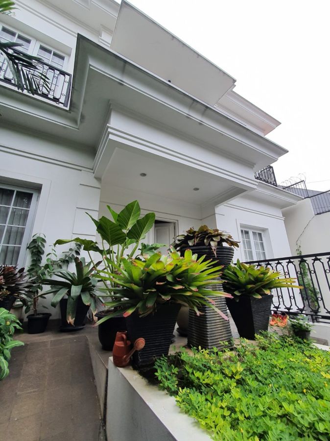 Rumah Cantik Dan Elegan Siap Huni di Kebayoran Baru Jakarta Selatan