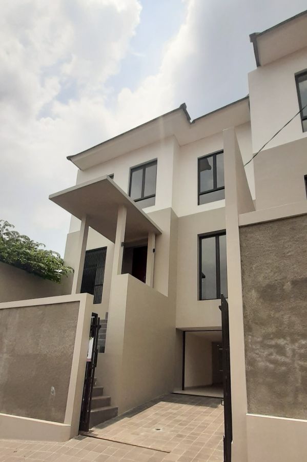Rumah 2.5 Lantai Siap Huni di Cipete Jakarta Selatan