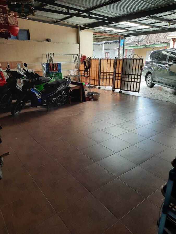 Carport 4 Mobil, Rumah Besar di Jogja Jl. Godean, SHM IMB