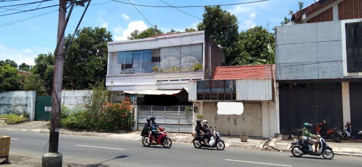 Ruko dijual murah strategis tepi jalan raya di Jebres Surakarta