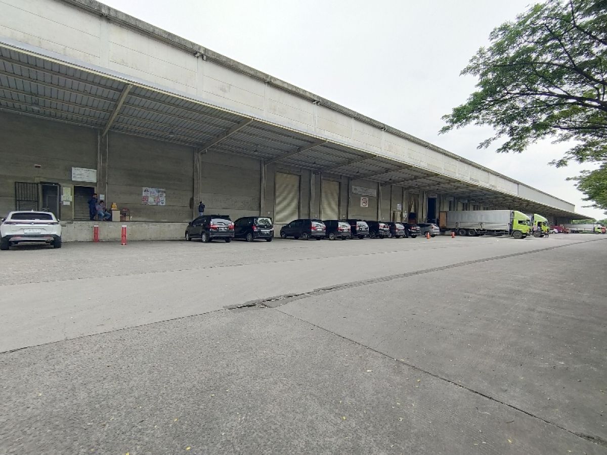 gudang Cakung ada loading dock 2 ha