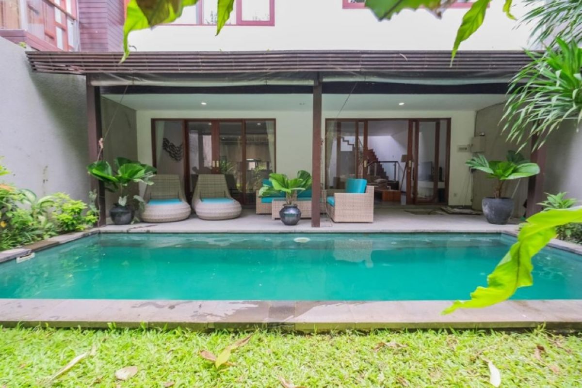 Di jual villa minimalis hanya 3 menit ke pantai