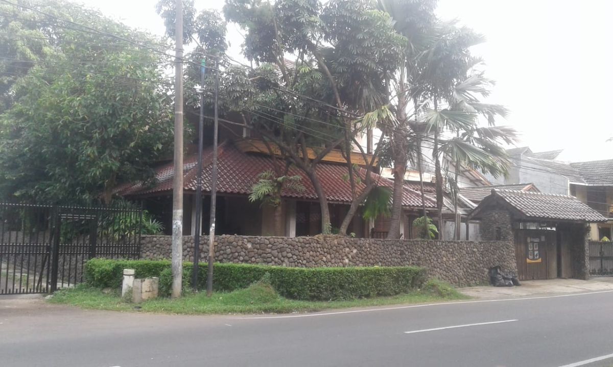 Rumah Megah Hook Di Bintaro Jaya Sektor 1, Jakarta Selatan (BU)