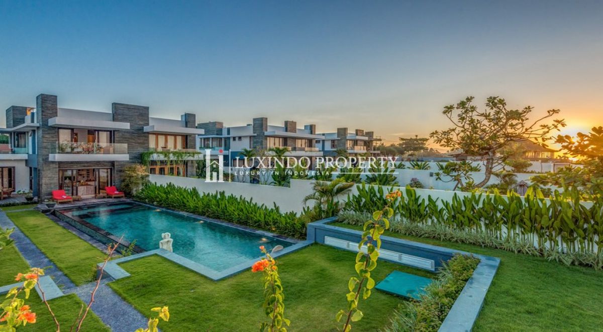 Dijual Villa 3 Kamar Depan Pantai Di Keramas, Gianyar (FHV156)