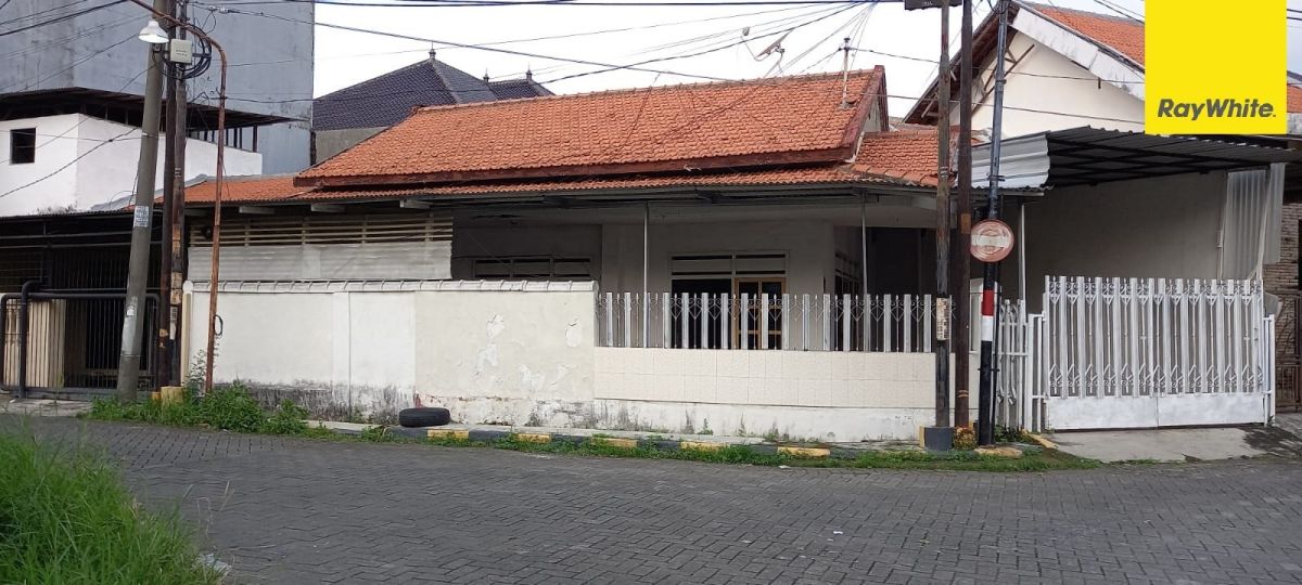Disewakan Rumah 1,5 lantai di Jalan Raya Darmo Permai Surabaya