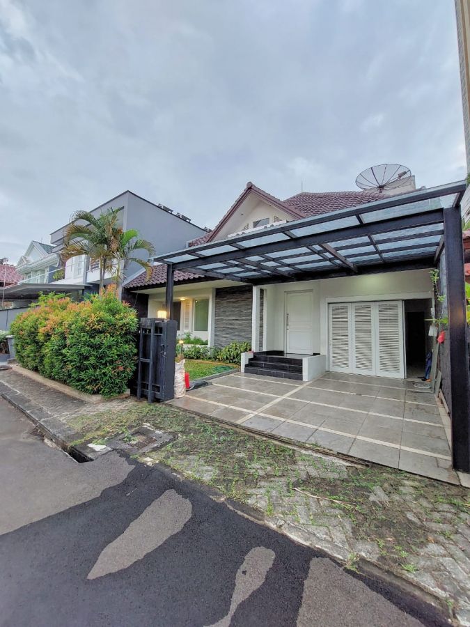 Rumah Cantik di Lokasi Elite Gandaria Jakarta Selatan