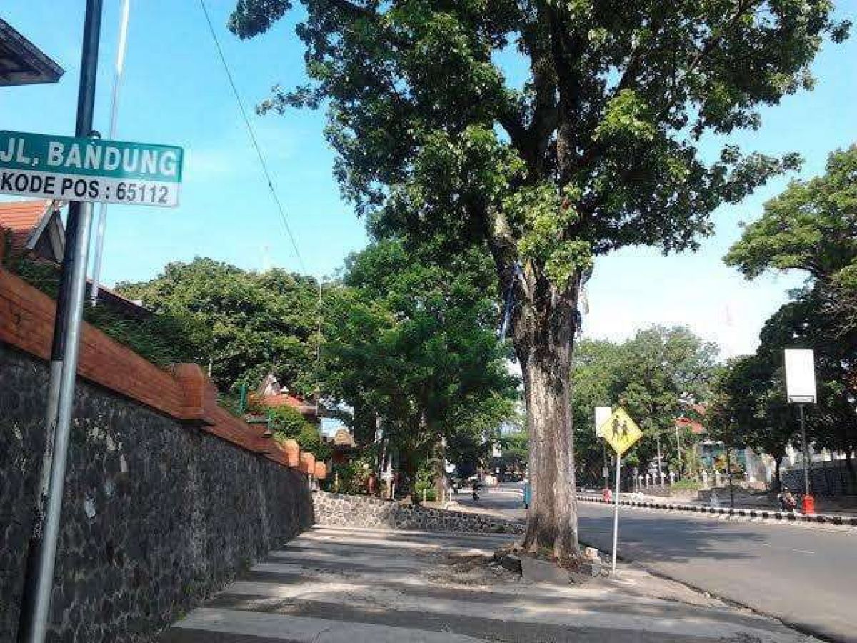 TERMURAH Rumah Poros Jalan Bandung Ijen Dkt Veteran Jln Gunung