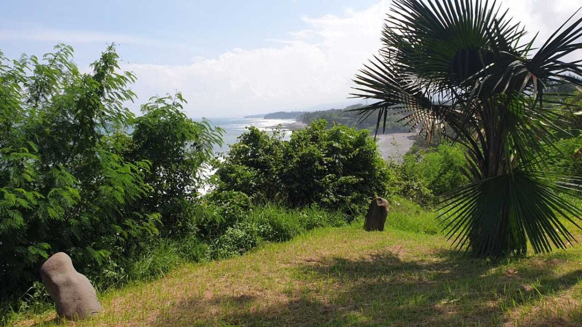 BEAUTIFUL LAND FOR SALE IN FRONT OF SOKA BEACH