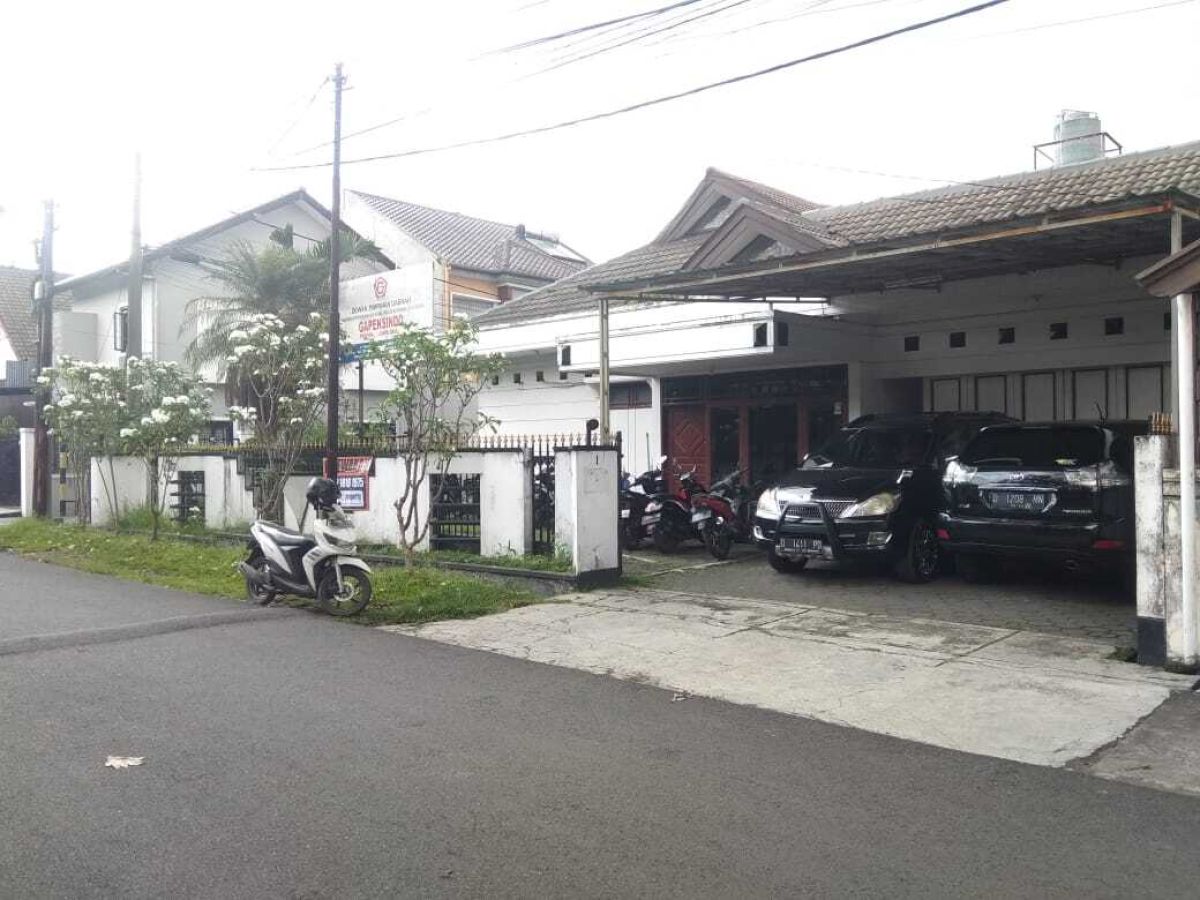 Rumah luas jalan lebar Turangga belakang Horison Bandung