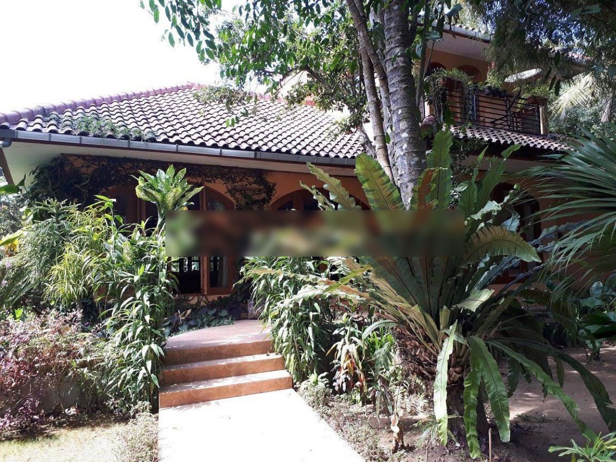 Rumah Villa dg konsep tropis, di Sayegan Godean.