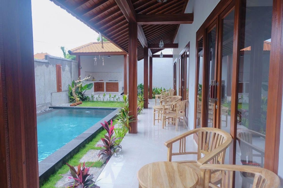 Yearly rent brand new 4 bedrooms villa open living in Canggu Bali.