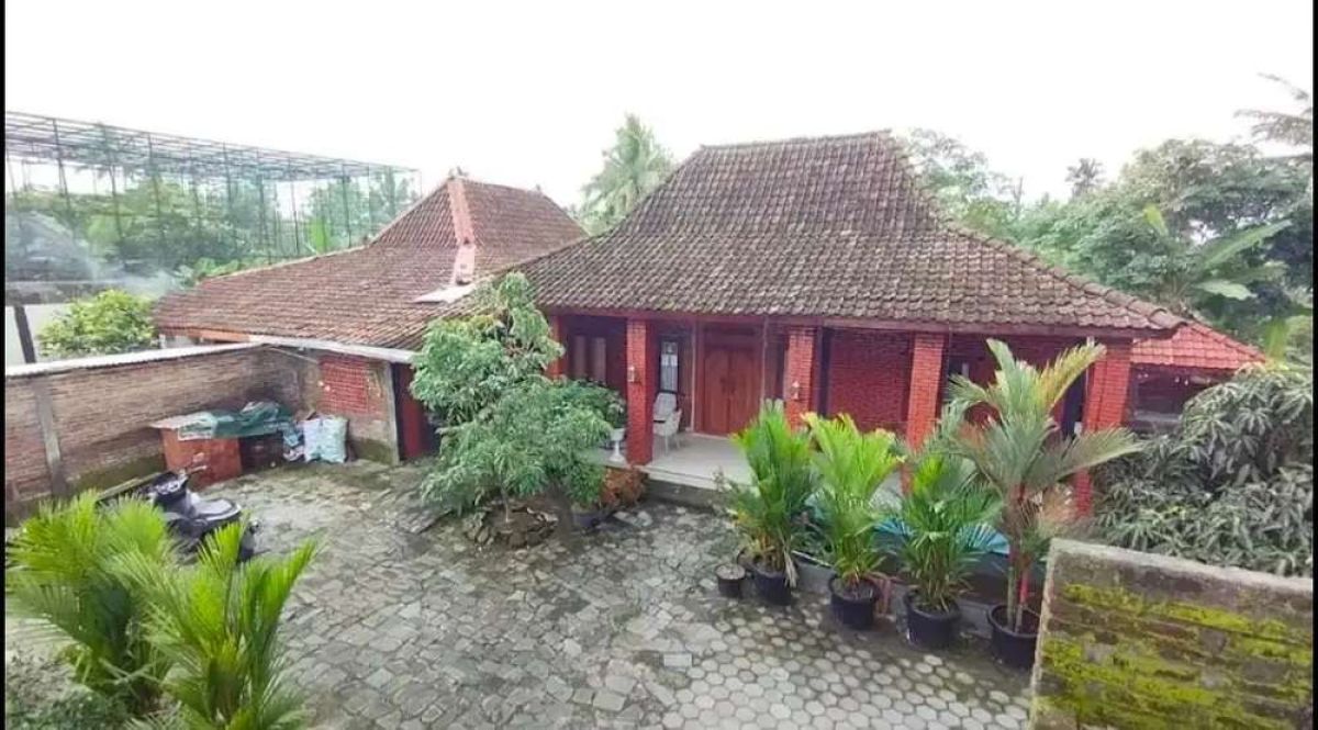 Murah Jarang Ada Rumah Villa Area Jalan Kaliurang dkt Kampus UII Pusat
