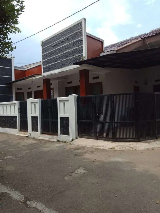Rumah kost produktif terawat kawasan Buah Batu kota Bandung shm