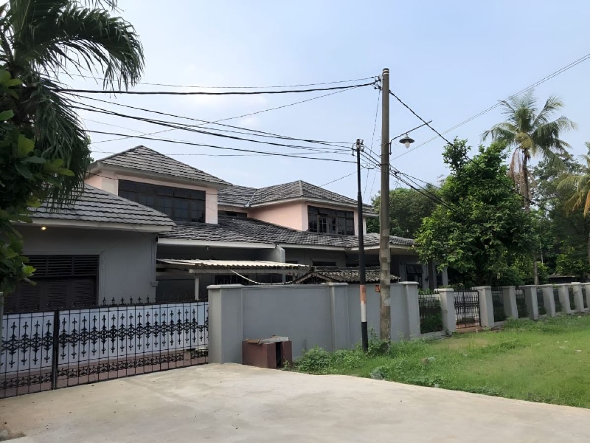 Dijual Rumah Luas dalam komplek di Duren Sawit Jakarta Timur