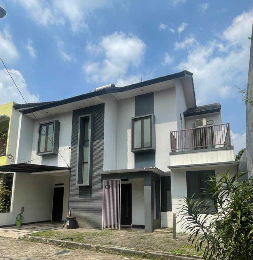 Disewakan Rumah 2 Lantai Semi Furnished Dekat Kampus UPN Pondok Labu