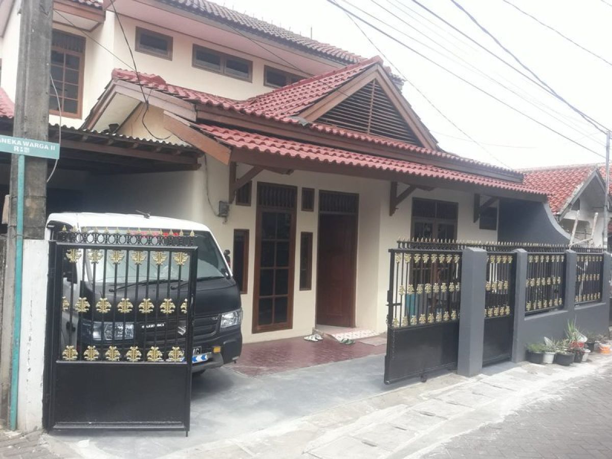 Rumah bagus plus kontrakan dan tanah sisa di Tangerang GA15839-BR
