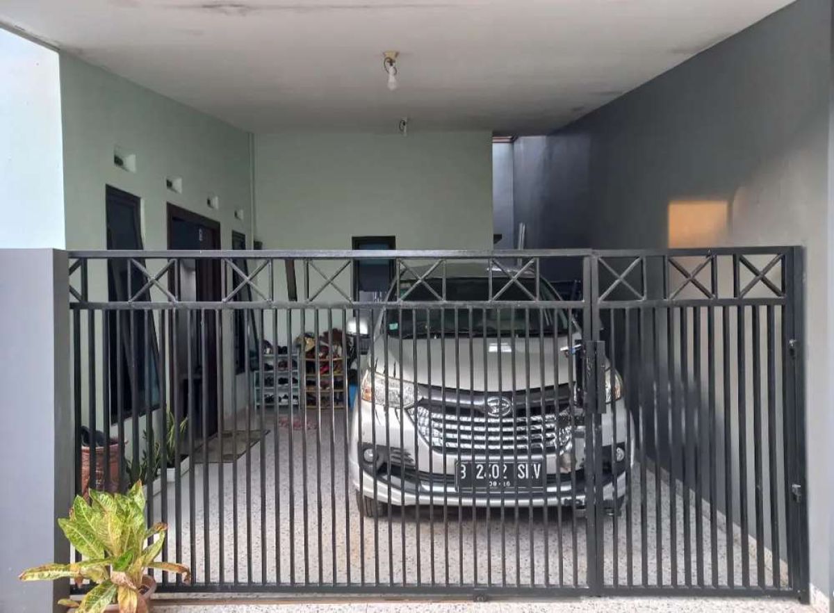 Turun Harga : Rumah 2 Lantai Dijual Cepat (BU) di Jatimurni Bekasi