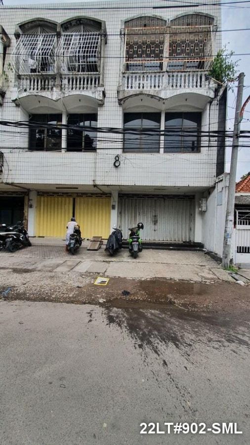 Disewakan Ruko 3 lantai Pusat Kota di Jalan Tidar Surabaya