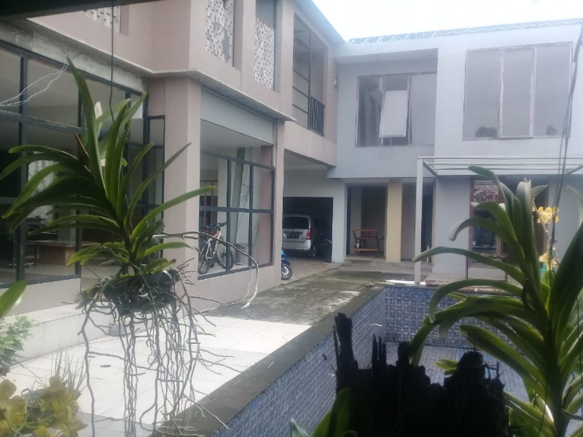 DIJUAL Murah Rumah + 8 kamar kos Area Condongcatur Sleman Jogja