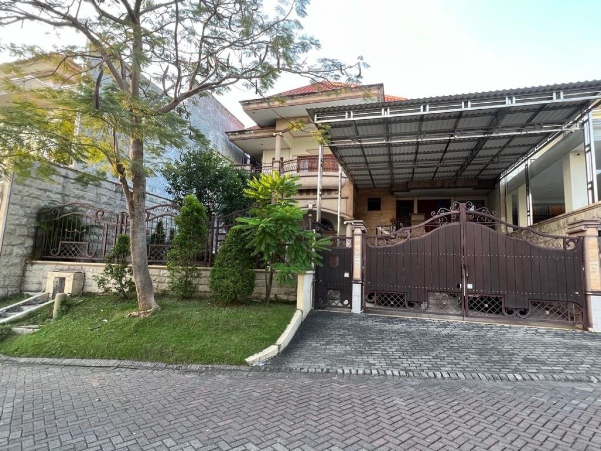 Rumah Mewah Terawat Graha Famili Dekat Dian Istana, Pakuwon, Unesa