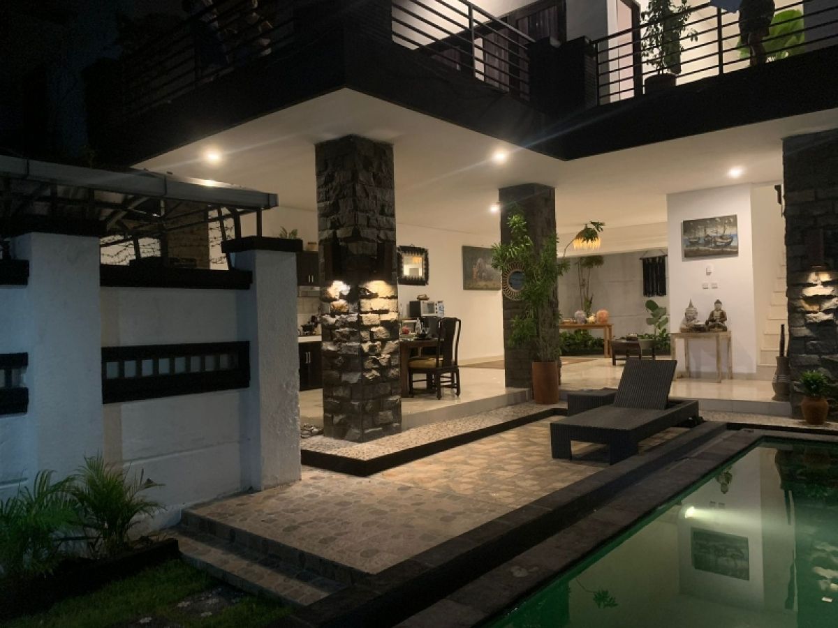 Villa Cantik Lantai 2 di Area Favorit Siap Huni