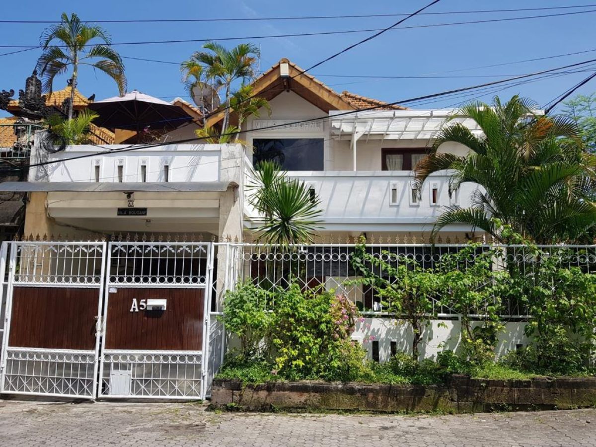 Dijual rumah lantai 2 Semi Villa Siap Huni Kawasan Perumahan