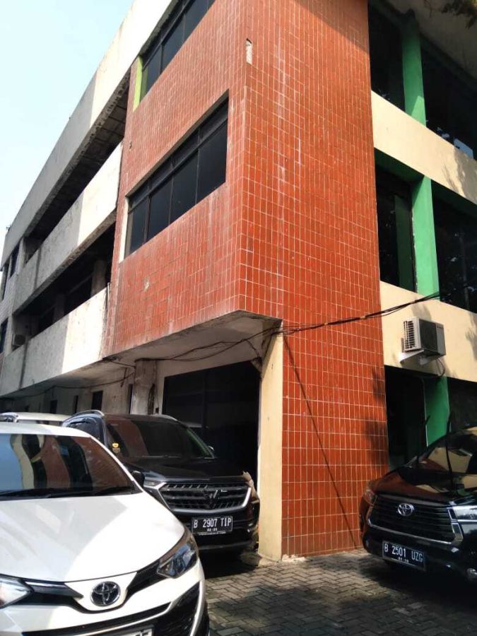 Dijual Gedung Tiga Lantai di jl. Pemuda Jakarta Timur Lokasi Strategis