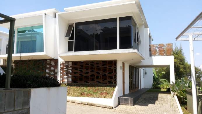 View Rumah Pribadi Minimalis Background